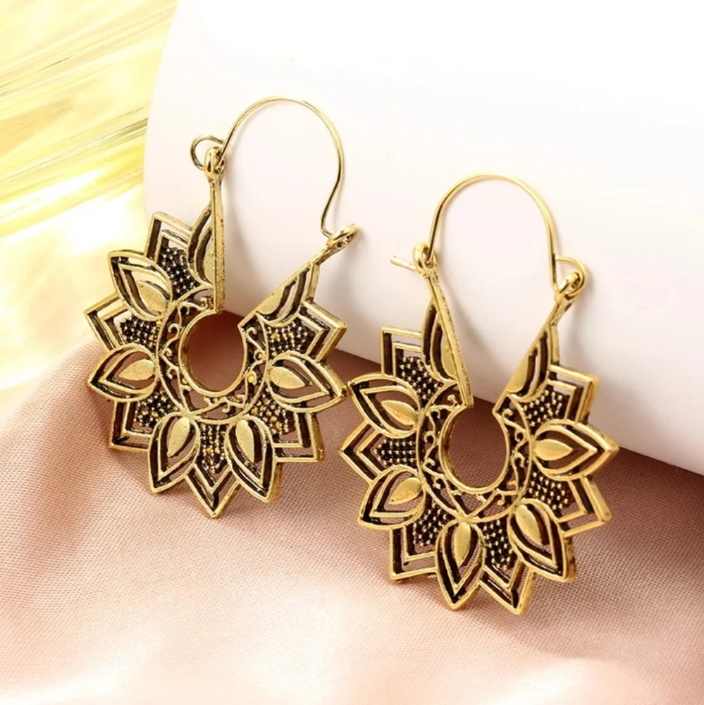 NEW Vintage Style Flower Dangle Earrings